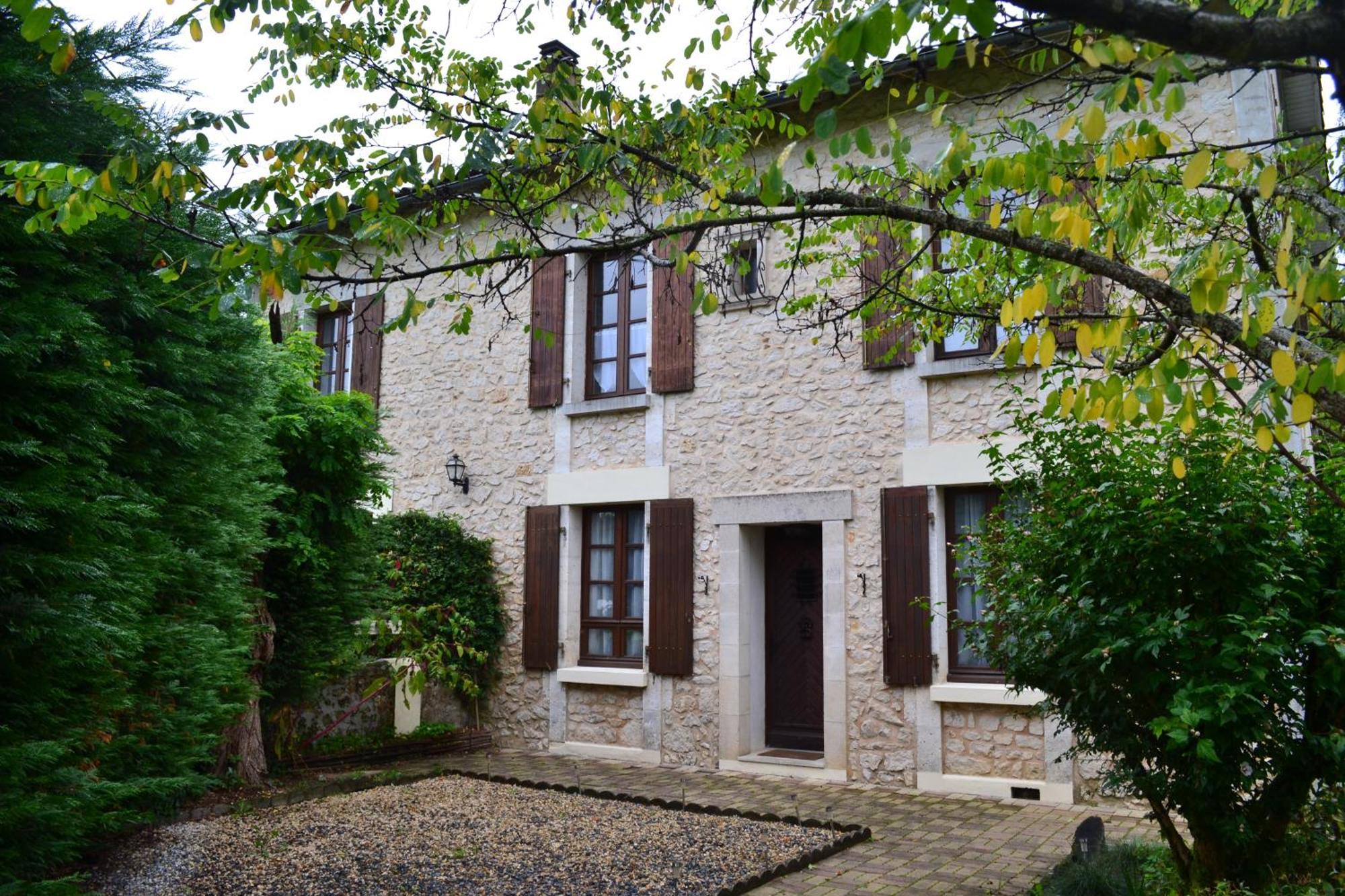 Les Bruyeres B&B Montbron Kültér fotó